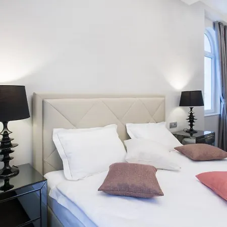 Tivoli Double * Laibach