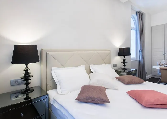 Tivoli Double * Laibach